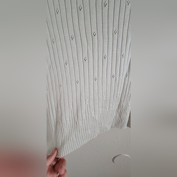 Elegant White Ribbed Top - Picture 8 of 8